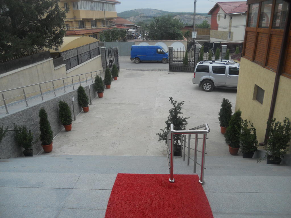 Pensiunea Cristal Tulcea Buitenkant foto